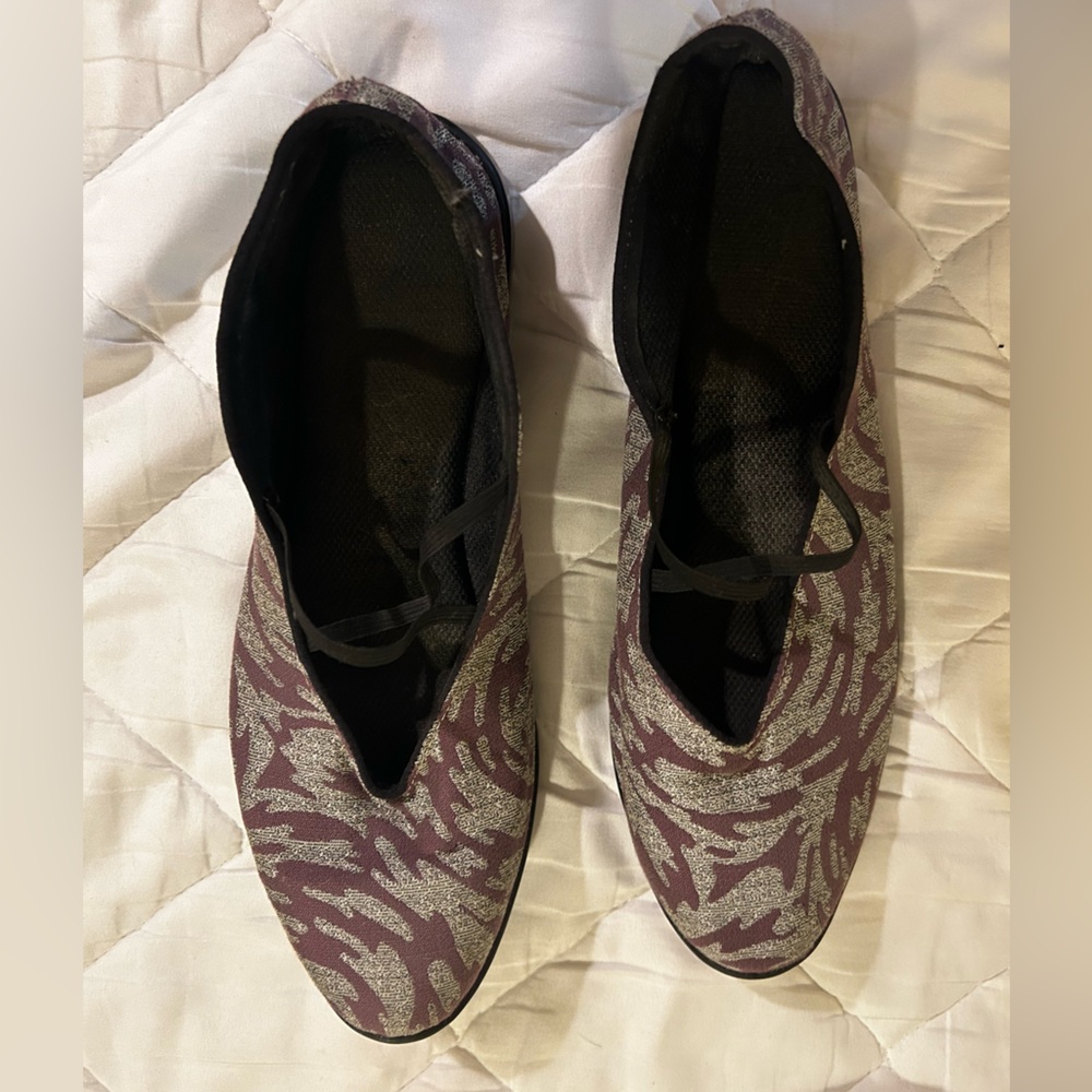 Apropos Stylish Gray and Purple flats